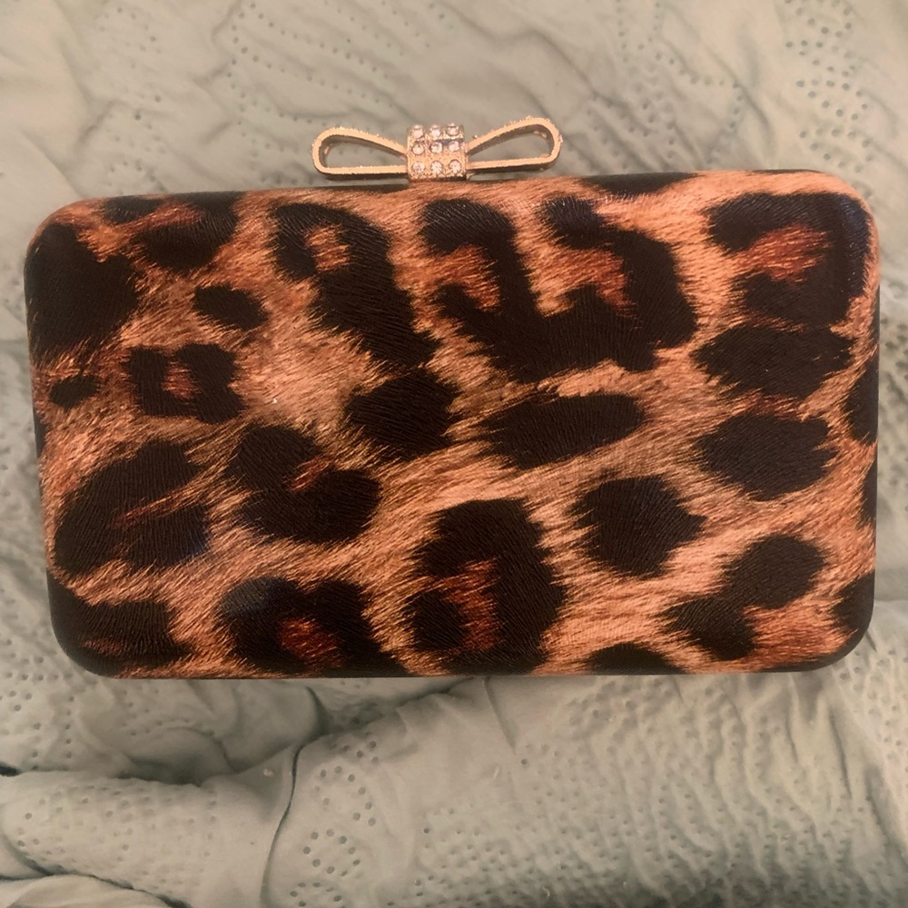 Hard shell clutch with shoulder strap